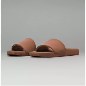 Lululemon slides